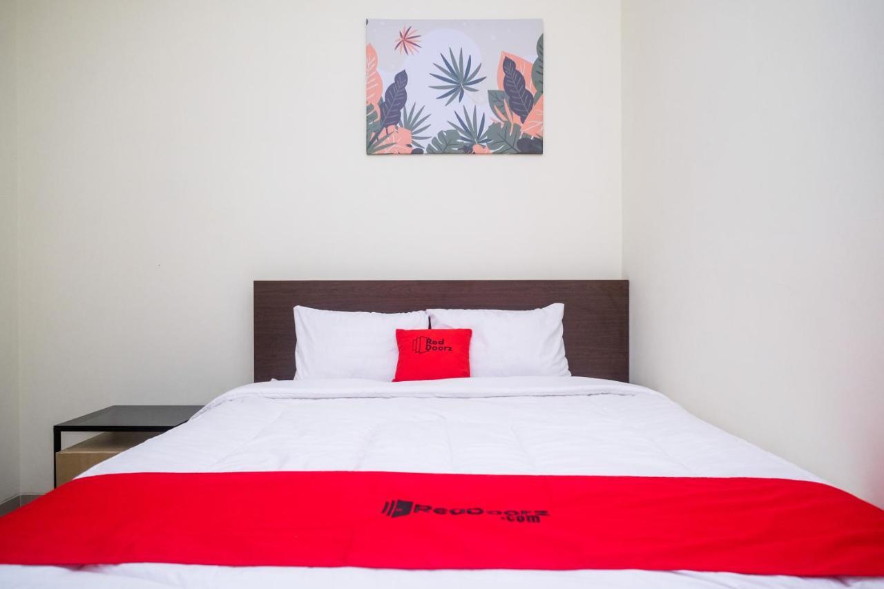 Hotel Reddoorz Near Kawasan Bandara Ahmad Yani Semarang 2 Exterior foto