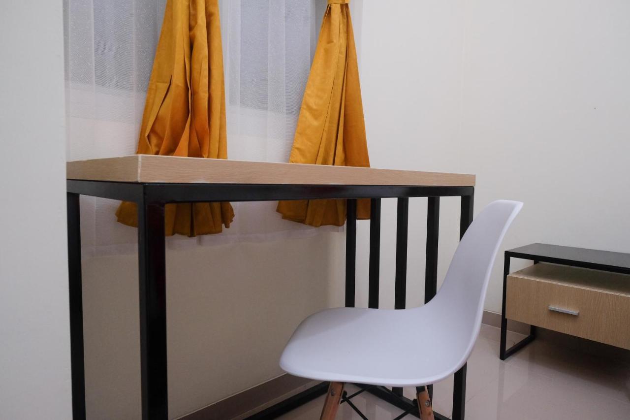Hotel Reddoorz Near Kawasan Bandara Ahmad Yani Semarang 2 Exterior foto